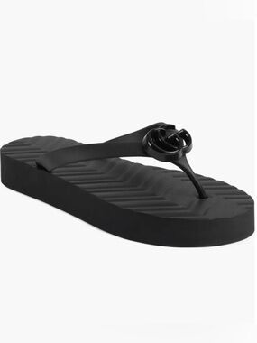 Gucci Women’s platform Flip Flops in Black
